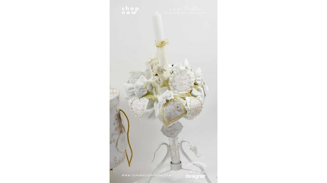 Lumanare botez personalizata cu dantele si cai albi White Carousel 3